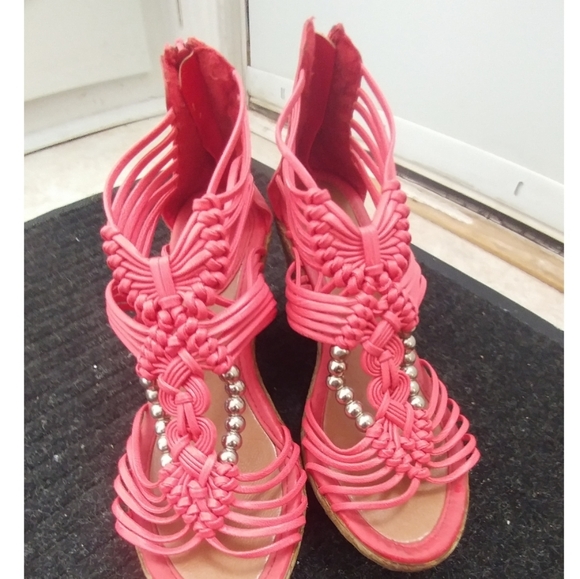 Peachy-pink wedges - Picture 3 of 5